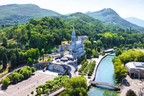 France «Pèlerinage à Lourdes et Paris» en mai 2027 | Spiritours