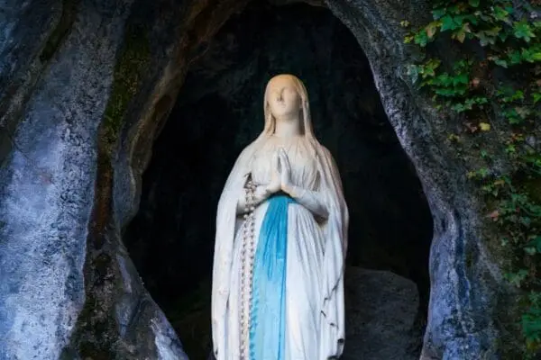 France «Pèlerinage à Lourdes et Paris» en mai 2027 | Spiritours