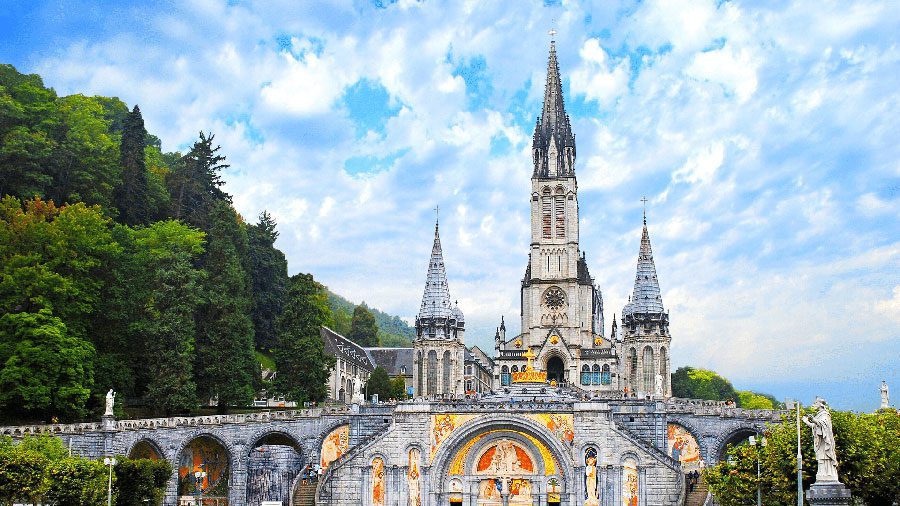 Sanctuaire Notre-Dame de Lourdes en France