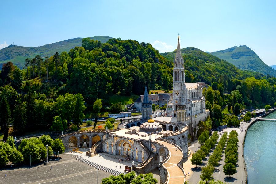 Pèlerinage marial à Lourdes, Compostelle, Fatima et Lisbonne | Spiritours